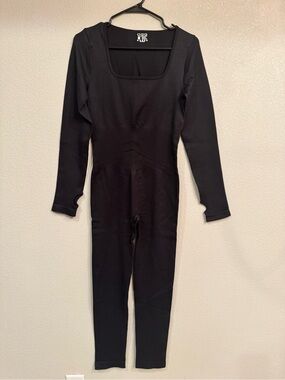 OQQ Women's Black Ribbed Long-Sleeve Square-Neck Jumpsuit